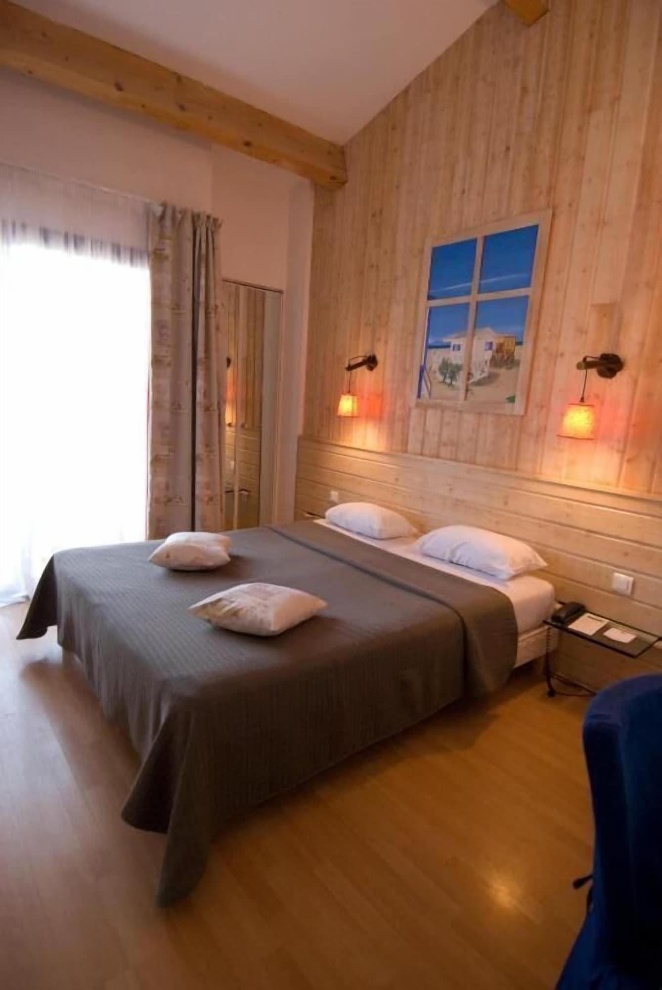 Hotel Le Phoebus Garden & Spa Gruissan Bagian luar foto